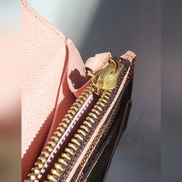 Authentic Louis Vuitton Caissa Damier Wallet - Picture 9 of 12